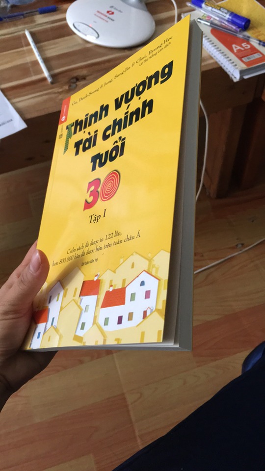 Dạo này dịch vụ của tiki làm ăn chán thật sự,  mình là khách hàng thân thuộc suốt bao năm mà giờ gặp rắc rối hết lần này tới lần khác. Đặt được sản phẩm thì phí ship cao ngất trời 30k(được hỗ trợ giảm từ 70k xuống), đã thế thì đặt sách có bọc bookcare thì lại bị không được bọc. Chả nói rõ từ đầu đi để còn biết, *** nhau kiểu này thì tiki mất nhiều khách hàng lắm đấy