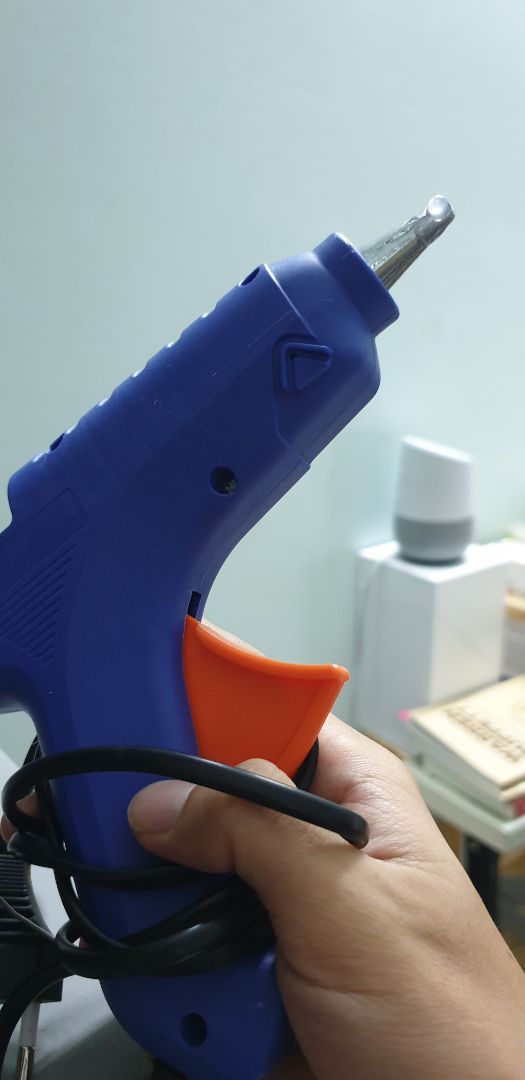 Dùng tốt. Công suất hợp lý. Bạn phải chờ nó 5p để nóng tan keo. Mình nghĩ ko nên quá nhanh vì sẽ khiến keo bị chãy liên tục.