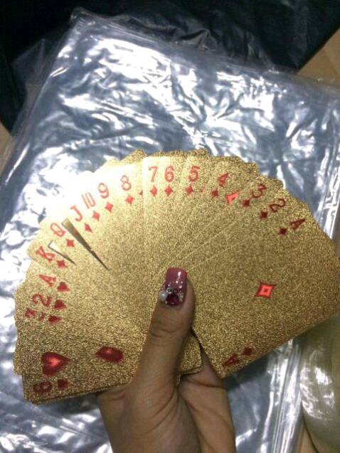 Chất lượng sản phẩm tuyệt vời đóng gói sản phẩm rất đẹp và chắc chắn - chơi hơi hoa mắt tí - lóng lánh dát vàng hahaahaa! hơi ảo diệu - PVC cứng cáp, quân bài có độ dẻo cao nên ko lo bị gẫy! nên mua nha