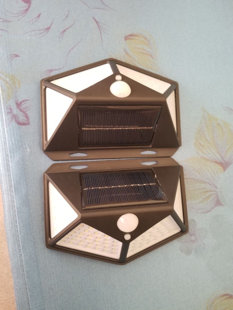 mới mua hồi ngày 24/01/2021, mua thử 2 cái. nói chung thì đèn cũng sáng nhưng vẫn chưa sáng lắm, còn về sensor của đèn thì hơi cùi thật, quơ tay tầm 3 giây sau đèn mới sáng. ae mua về lắp cho vui thì đc, chứ xài để chống trộm hay gì đó thì ko nên. mới mua hồi ngày 24/01/2021, mua thử 2 cái. nói chung thì đèn cũng sáng nhưng vẫn chưa sáng lắm, còn về sensor của đèn thì hơi cùi thật, quơ tay tầm 3 giây sau đèn mới sáng. ae mua về lắp cho vui thì đc, chứ xài để chống trộm hay gì đó thì ko nên.