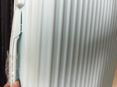 Sản phẩm đẹp thế. Kéo dễ dàng, nhẹ nhàng, êm ái. Kéo khoá cũng trơn tru. Cảm giác không dễ bẩn. Bên trong rộng sạch