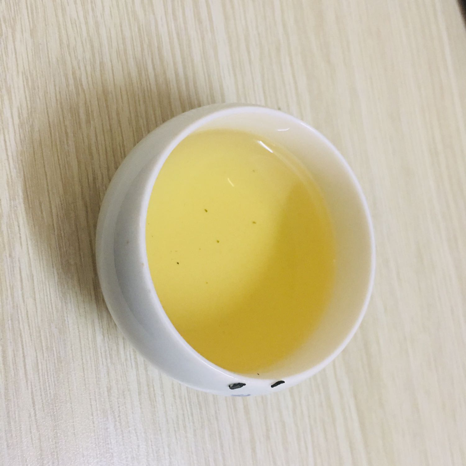 Trà ngon, giá cả hợp lý giao hàng nhanh. Chất lượng vượt trội so với giá thành tính ra 55 k pha 10 lần mỗi lần mình chỉ trả có 5.5 k cho một ấm trà đặc chủng