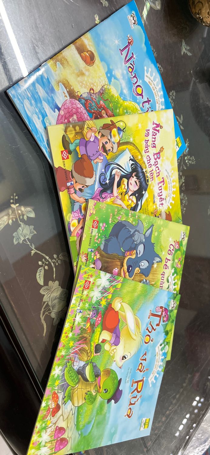 Bộ truyện rất ý nghĩa , chất liệu giấy đẹp , màu sắc tươi tắn , bé rất thích bộ truyện này , lần sau sẽ ủng hộ mua các bộ truyện khác .