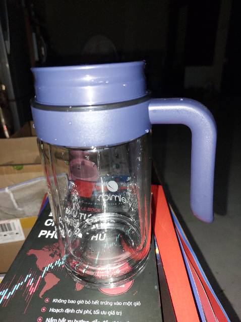 Bình thủy tinh 2 lớp, cách nhiệt, có loux lọc phà trà, có tháo rời toàn bộ, tiện cho vệ sinh.