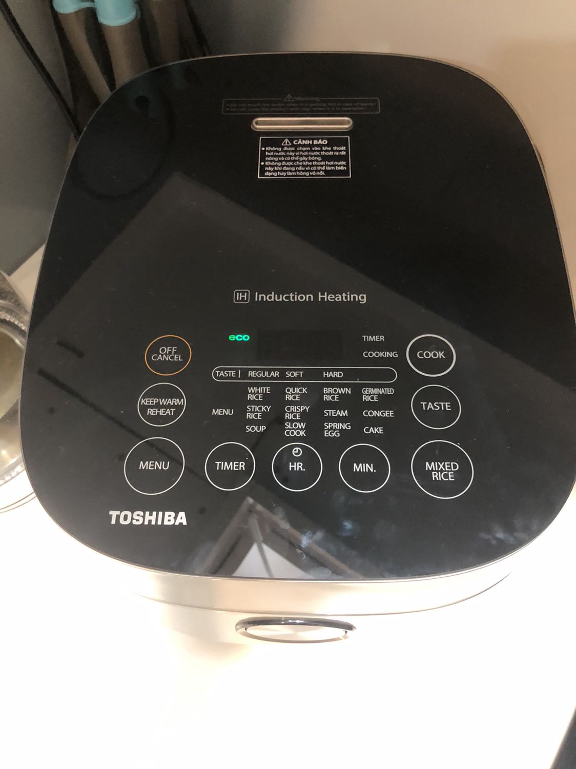 Sản phẩm tốt, giao hàng nhanh. Sản phẩm có kèm sách hướng dẫn bằng tiếng Việt. Nấu nhanh và tiện lợi. Có thể nấu nhiều món khác nhau theo quy trình có sẵn.
Cơm nấu được theo 3 chế độ tuỳ chọn (bình thường, khô, mềm). Khá hài lòng với sản phẩm này.