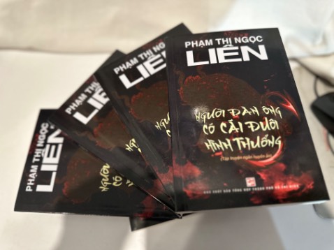 Truyện hay hấp dẫn với bút pháp độc đáo của tác giả
Mình mua luôn vài cuốn tặng bạn bè!
Một cuốn sách nên được