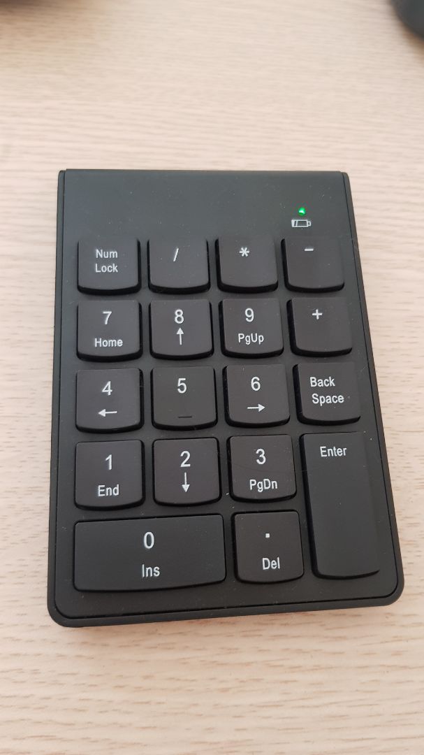 trừ 1 sao vì bàn phím ko có phím 00 và mặc dù phím ko kêu khi gõ nhưng bấm phím khá cứng, tốn sức ấn, nên nhiều khi gõ nhẹ tay là mất số. so với giá tiền thì cũng ko mong hoàn hảo đc. ai gõ nhiều thì nên cân nhắc mua loại xịn hơn