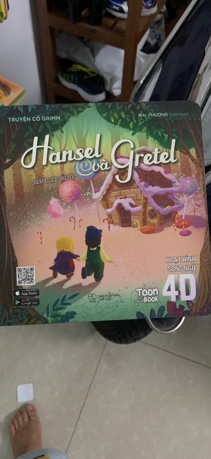 Sách đẹp, 4D siêu dễ thương và rõ nét, cốt truyện Hansel và gretel mình ko thích lắm vì có đoạn vì đói kém mà vợ ck bác tiều phu mang 2 anh em sâu vào sâu trong rừng bỏ cho bớt miệng ăn trong khi họ chỉ có 2 đứa con