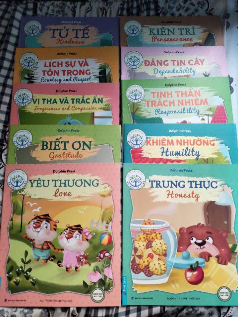 Sách màu đẹp, chữ sắc nét, rõ ràng. Mong rằng không bị sai sót chính tả vì chưa đọc hết 10 cuốn