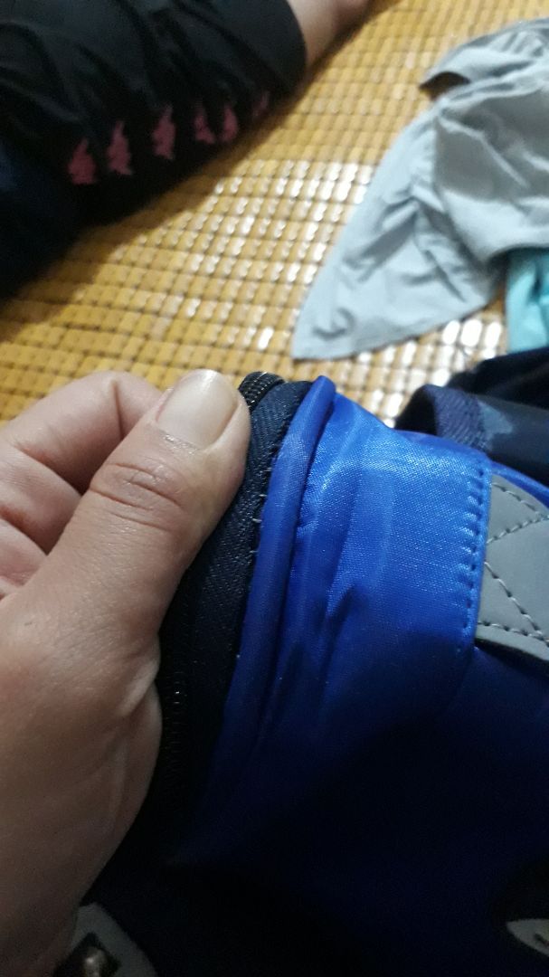 đường chỉ may còn hở.ko kín đường kim mũi chỉ