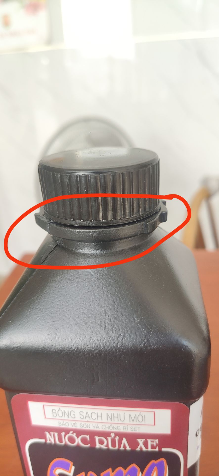 Sản phẩm đóng gói kỹ,tuy nhiên chỗ nắp vặn không đóng liền,mà đã được mở sẵn! Nên đóng kín! Hy vọng sử dụng chất lượng!