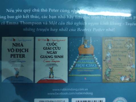 Giấy xịn, loại láng couche. Hình ảnh đẹp miễn chê, phù hợp với học sinh (hoặc mẹ đọc cho bé tí cũng tốt). 
1 điểm lưu ý mn tránh nhầm: đây là nguyên cả tuyển tập về thỏ Peter của tác giả gốc Beatrix Potter, còn 3 cuốn kia của Emma Thompson là 'lấy cảm hứng' từ bộ này (Cả 2 bộ đều hấp dẫn)