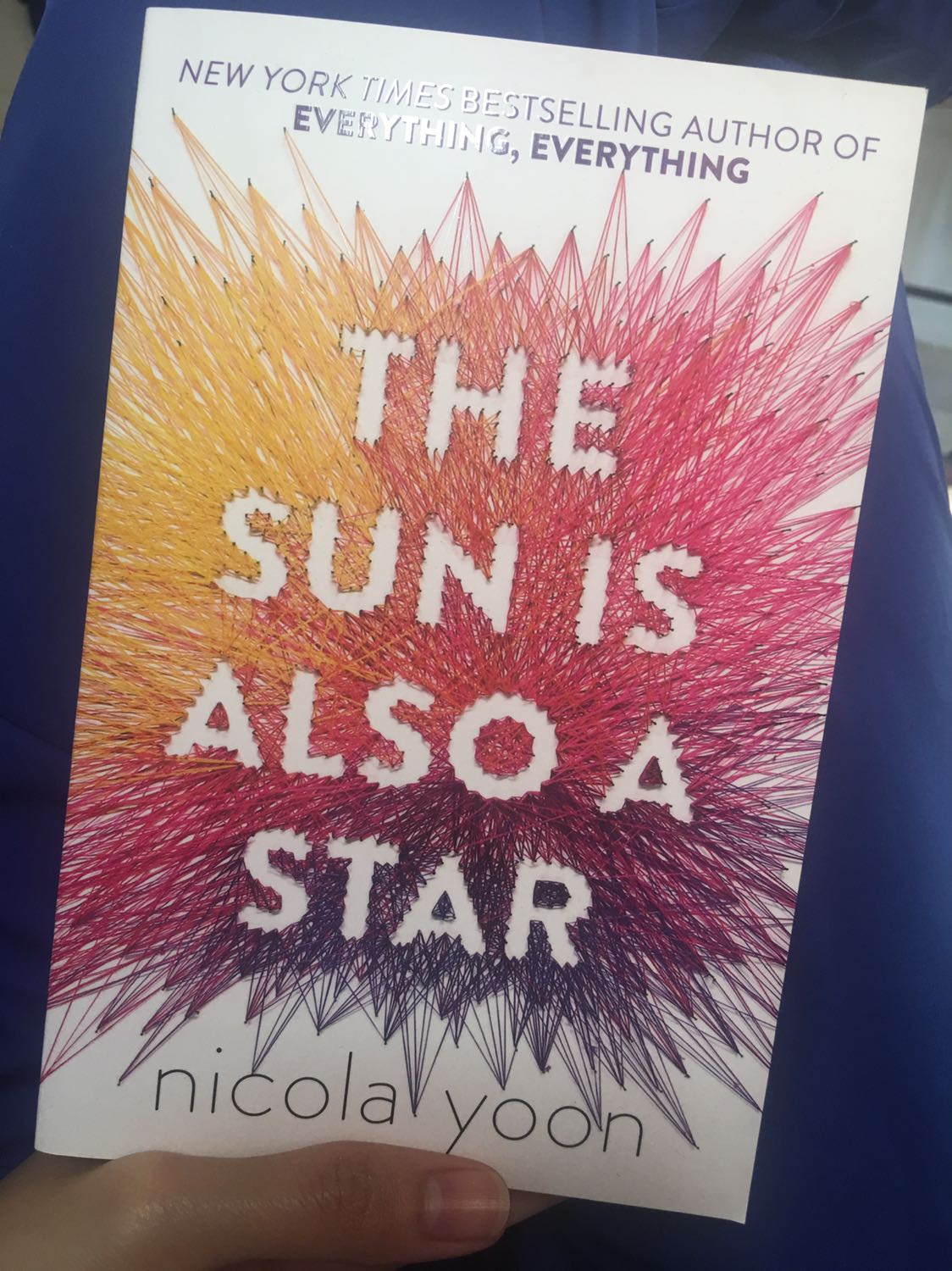 Về nội dung thì cũng không có gì đặc biệt. Nhưng cái lợi của bản Tiếng Anh, đặc biệt là sách dành cho YA (young adults) là từ ngữ dễ đọc dễ hiểu, ai muốn rèn Tiếng Anh 1 chút thì quyển này cũng ok ạ.