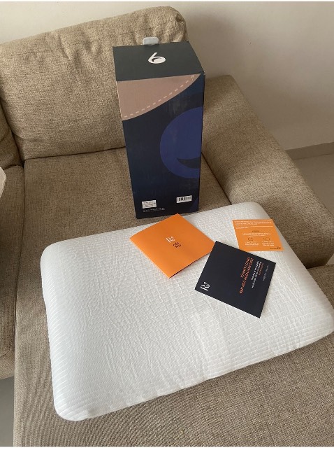 Tuyệt vời 10 điểm, êm, thoải mái. Tuy nhiên do mới nên gối hơi có mùi nhưng được viết rõ trong giấy hướng dẫn. Nhân viên giao hàng rất nhanh, chuyên nghiệp. Yêu ru9!!!