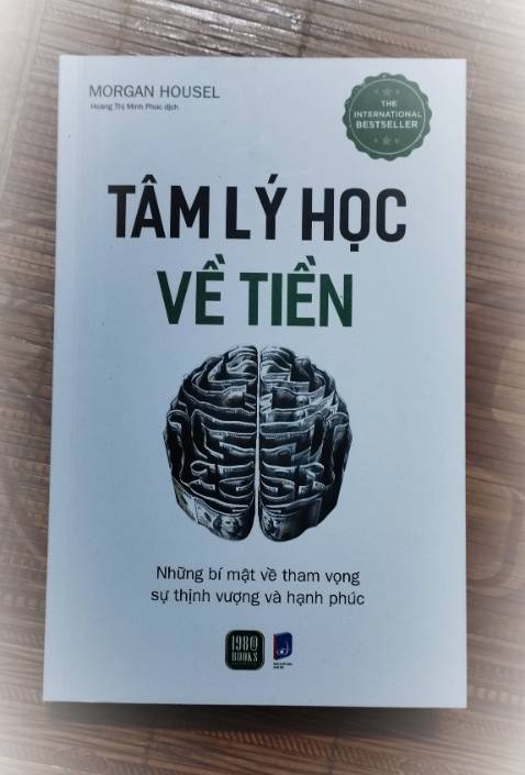 Sách in rõ nét, nội dung hay. Giao hàng nhanh, đóng gói hàng cẩn thận, giao đến tay mình không bị xô lệch gì.
Tuy nhiên, dịch còn khá thô và khó hiểu, đúng kiểu chuyển ngữ "word by word" luôn, mong người dịch chau chuốt lại câu cho thuần Việt, đọc sách mà câu từ khó hiểu rất ảnh hưởng đến cảm nhận và hứng thú đọc ạ