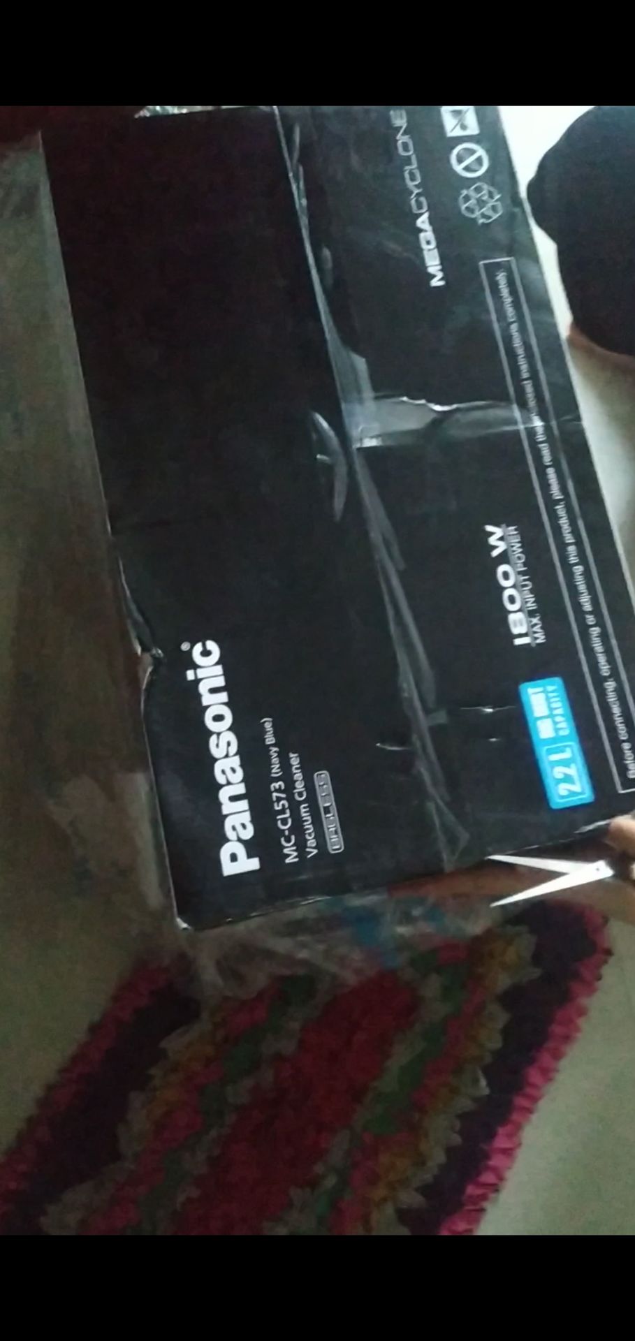 Hàng giao nhanh sớm. Máy có công suất 1800W nên hút không mạnh lắm. Hàng chính hãng, máy kêu không to lắm, có thể sử dụng nền gạch. Hài lòng. Cần đánh giá độ bền sau khi sử dụng thêm một thời gian nữa. Hàng giao nhanh sớm. Máy có công suất 1800W nên hút không mạnh lắm. Hàng chính hãng, máy kêu không to lắm, có thể sử dụng nền gạch. Hài lòng. Cần đánh giá độ bền sau khi sử dụng thêm một thời gian nữa.