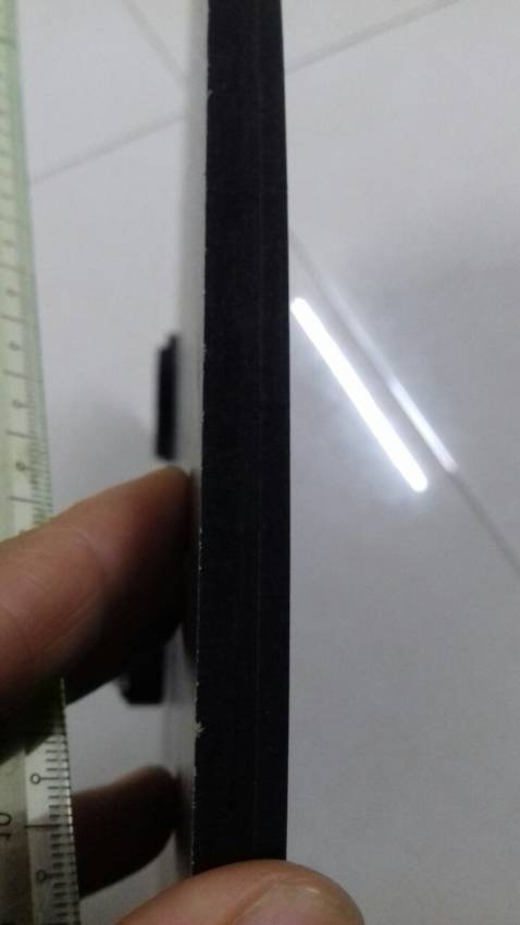 - thứ nhất: theo quảng cáo là dày 4cm nhưng thật sự chưa tới 1cm
- thứ hai: trên hình là hình ảnh nguyên khối nhưng có vết ghép
- thứ ba: hình dạng kim khác hoàn toàn.
tóm lại là không như quảng cáo. Bây giờ nếu tôi trả lại thì bao lâu mới lấy lại được tiền. Thất vọng quá!