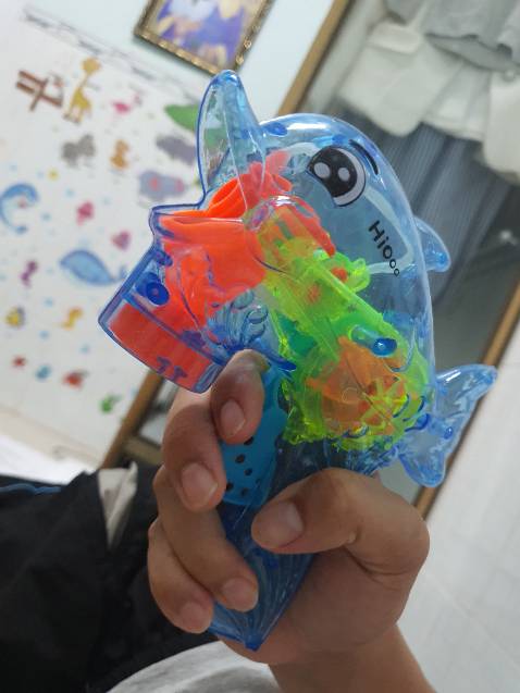 Mua về ko xài được, gắn bình xà phòng vào bắn ko ra bong bóng. Tốn tiền còn bực mình