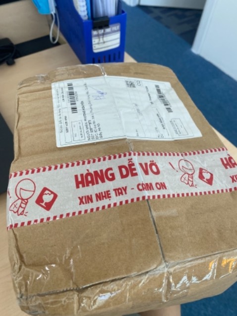 Hàng mẫu mã đẹp. Hơi mỏng. Có một hộp bị mẻ nhưng shop gửi lại hộp khác và phải chịu phí ship