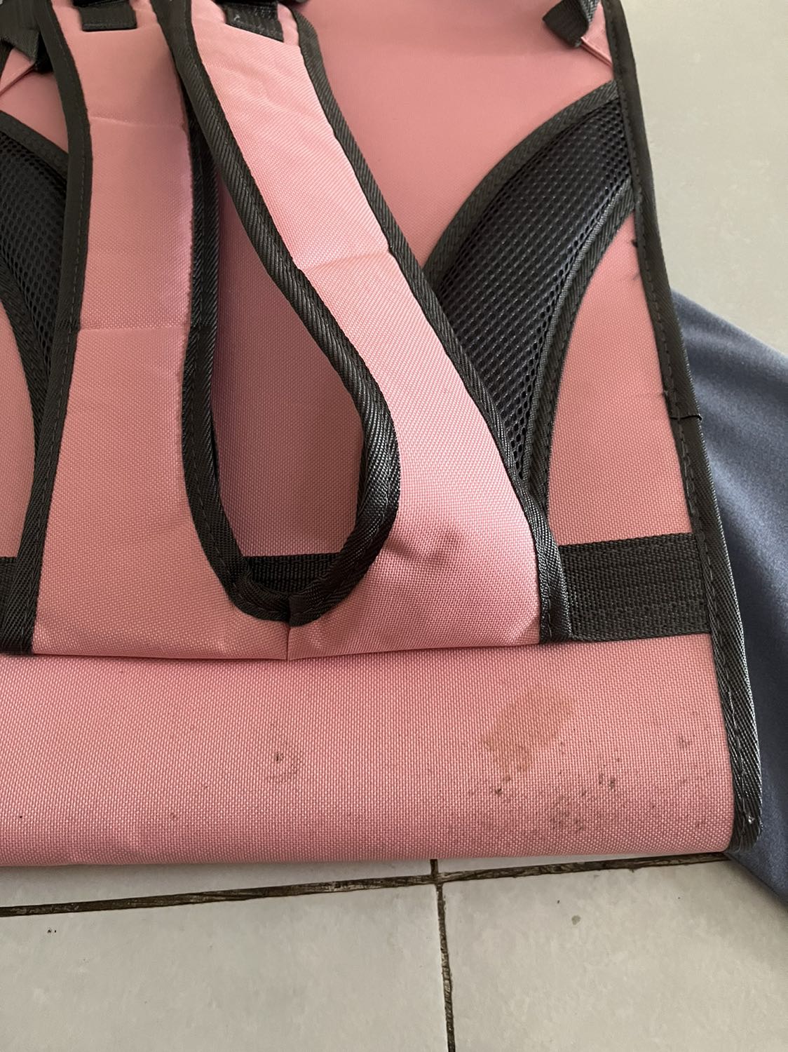 Nghĩ sao giao balo mà ko kiểm tra bên ngoài rồi Shop ơi, thất vọng gê luôn Nghĩ sao giao balo mà ko kiểm tra bên ngoài rồi Shop ơi, thất vọng gê luôn