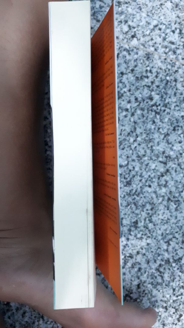 Mình mua quyển này lúc giảm giá cũng không nhiều nhưng vì mình thích quá không đợi được sale mạnh, nhưng cực kỳ thấy vọng về chất lượng.
Thứ nhất, về nội dung thì sách khỏi bàn rồi vì đây là tác phẩm có tiếng.
Thứ hai, về chất lượng giao hàng nhanh, nhân viên thân thiện
Thứ 3, đây là điều mình muốn chia sẻ, chất lượng sách quá tệ, sách dơ nhiều chỗ như sách cũ vậy, góc sách còn bị dập làm méo hình dang quyển sách.
Mong Tiki xem lại về chất lượng sản phẩm khi giao hàng.