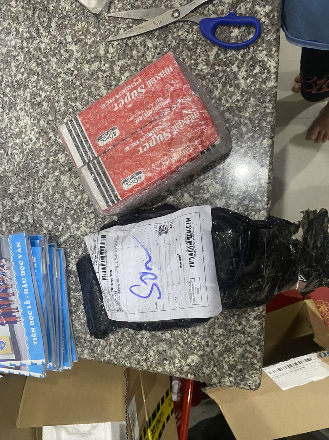 Tôi mua 04 hộp pin nhưng giao có 02 hộp. Yêu cầu hoàn tiện lại cho tôi