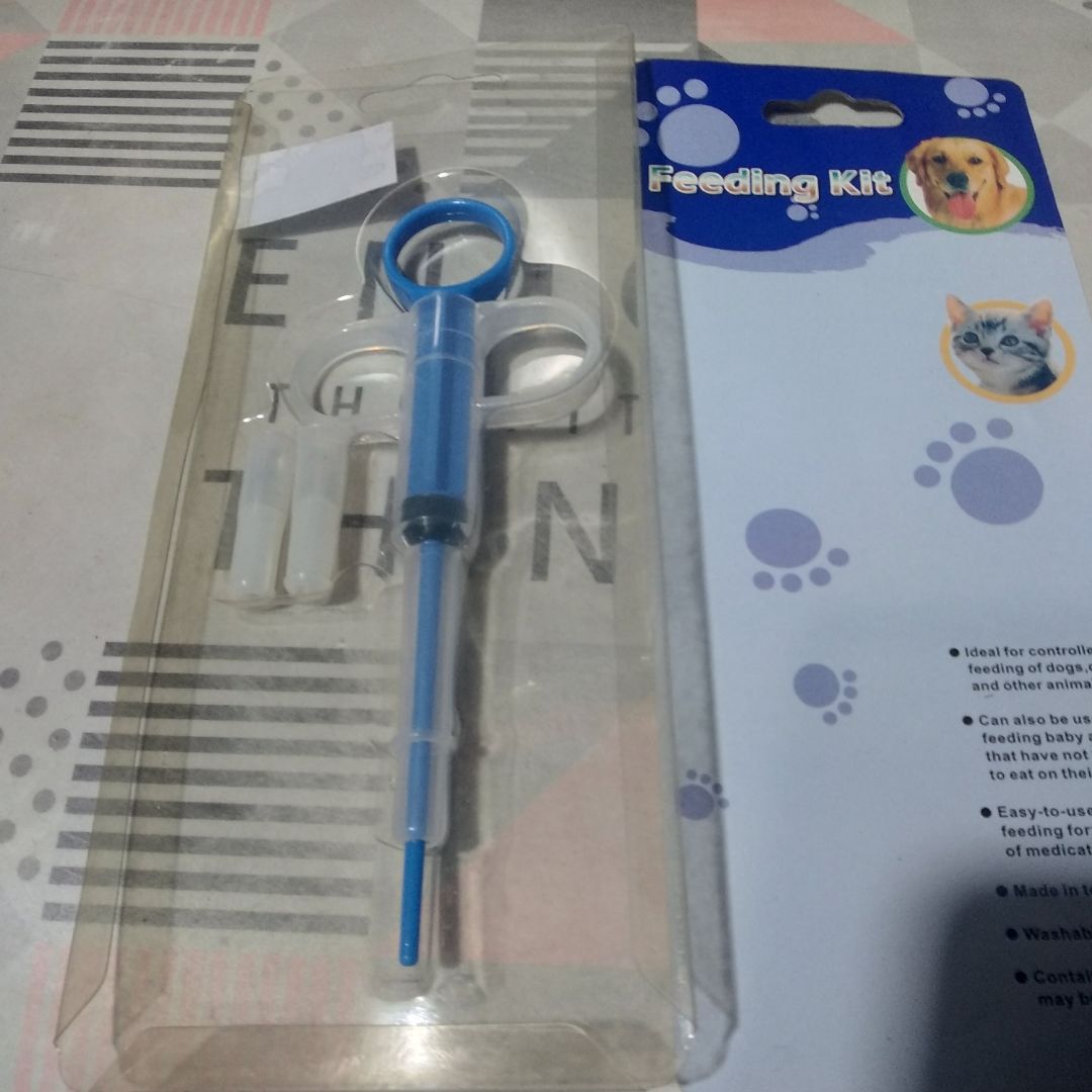 Hàng đúng như mô tả. Có 2 đầu cao su. Cơ mà nếu bạn nào mua với ý định cho uống thuốc viên thì chắc phải bẻ viên ra thành 4 phần may ra mới nhét vừa đầu ống đấy, mình mua cho uống thuốc nước nên không quan tâm lắm. Cho 4 sao.