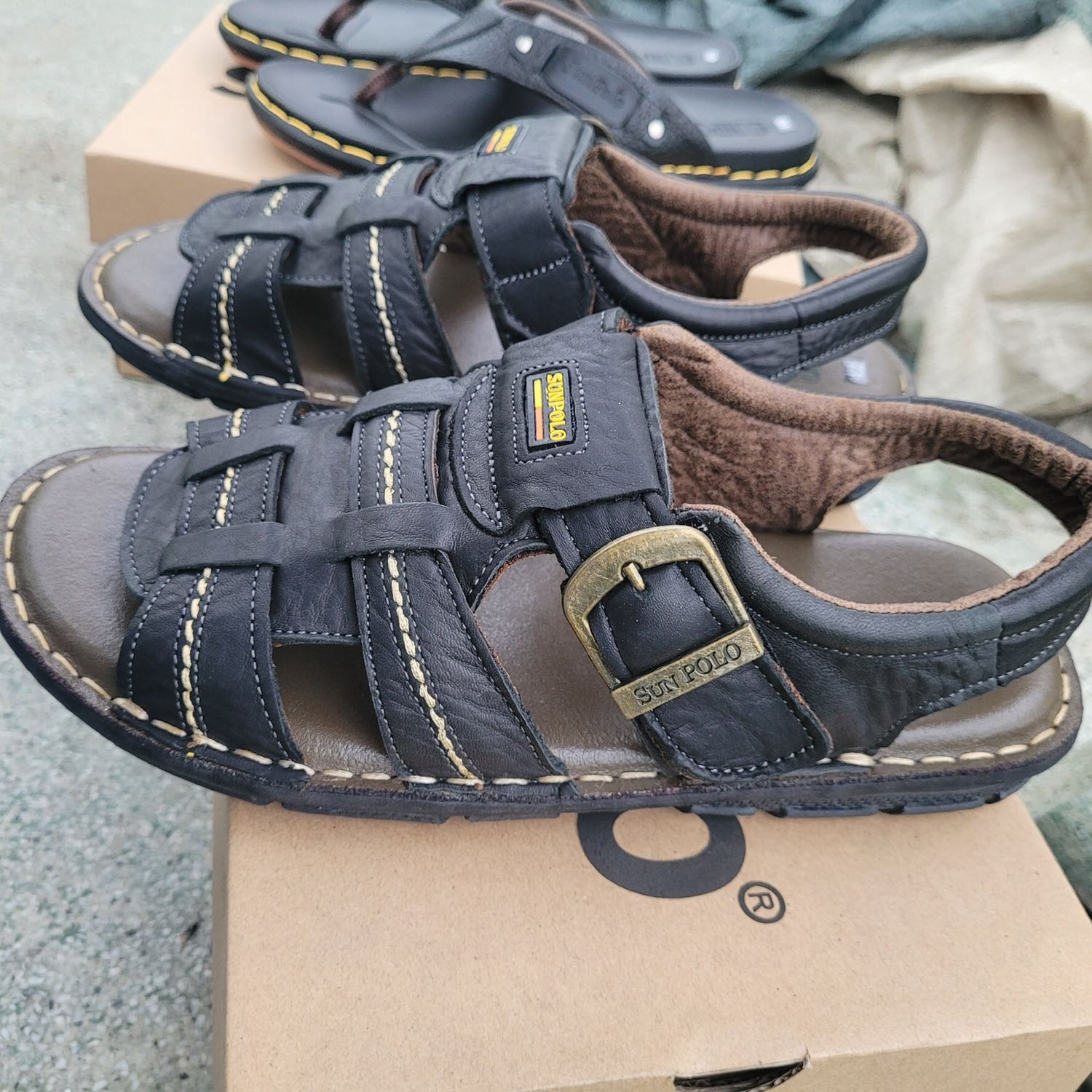 Quá ưng. Shop tư vấn nhiệt tình, hàng đóng gói cẩn thận, chất da dày dặn chuẩn vừa chân. Khuyên mọi người nên mua 👍