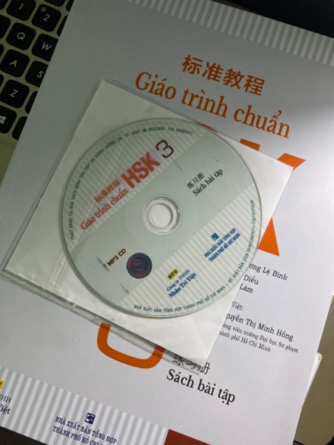 Giao siêu nhanh, một ngày là có sách về. Đóng gói cẩn thận shipper mười điểm, sách tài liệu có in màu, có mã qr quét để nghe. Có đáp án trên link sách cung cấp, sách bài tập có đĩa CD để nghe
Nchung là mười điểm