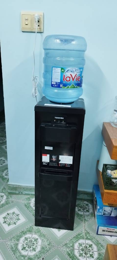 Thấy hơi ồn, không rõ là do nhà mình yên tĩnh hay do cây nước ồn nữa. Thấy cây nước Aqua ở cty có vẻ đỡ ồn hơn cây Toshiba này luôn.