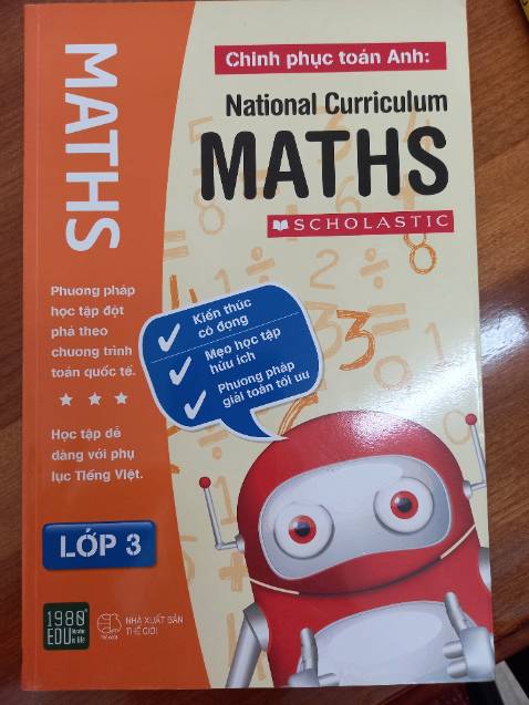 Sách in màu, bản in, giấy in đẹp. Những câu chuyện song ngữ với cú pháp đơn giản giúp bé vừa đọc sách vừa được làm quen thêm với tiếng Anh