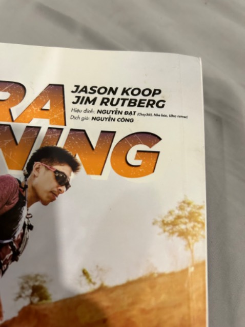 Sách cũ, xấu, bẩn. Yêu cầu nhà sách đổi trả lại quyển khác