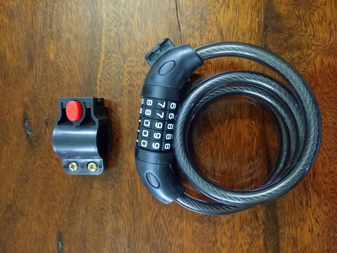 Nhận hàng nhanh hơn dự kiến, SP đóng gói kỹ và chắc, nhân viên giao lịch sự vui vẻ. Móc khóa này xài tiện lợi ghê, lại an toàn, nhỏ gọn. khóa mã có 5 số, dùng khoá xe đi đường rất tiện còn có phốt cao su gắn xe nữa. Đáng đồng tiền bỏ ra. Hài lòng. cho shop 5 sao! Nhận hàng nhanh hơn dự kiến, SP đóng gói kỹ và chắc, nhân viên giao lịch sự vui vẻ. Móc khóa này xài tiện lợi ghê, lại an toàn, nhỏ gọn. khóa mã có 5 số, dùng khoá xe đi đường rất tiện còn có phốt cao su gắn xe nữa. Đáng đồng tiền bỏ ra. Hài lòng. cho shop 5 sao!