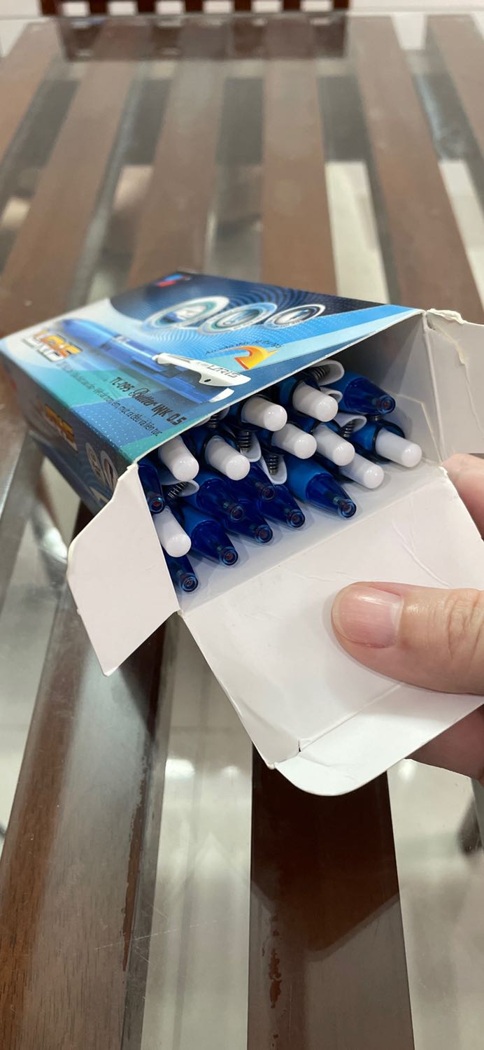 Viết sử dụng được 1/5 mực trong ruột viết, sau đó nhạt dần và k ra mực! 10 cây thì chì có 4 cây ra đều mực, còn lại hầu hết là dùng 1/5 lượng mực rồi bỏ! 😥😥