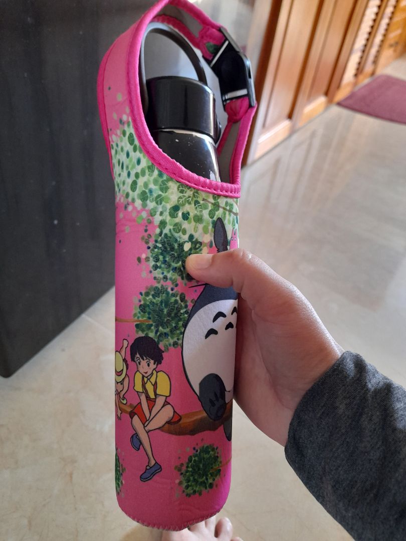 túi đẹl. đường may chắc chắn..vừa với bình nước của mình. nhưng shop giao màu hồng k hợp với người lớn tuổi như mình. tiếc ge