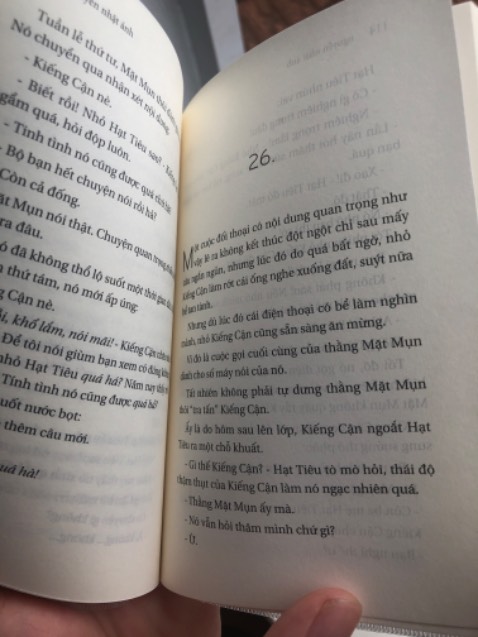sách mini; cầm chắc tay ; giao hàng nhanh ; form chữ của sách mỏng (dễ đọc);giá thành hợp túi học sinh
