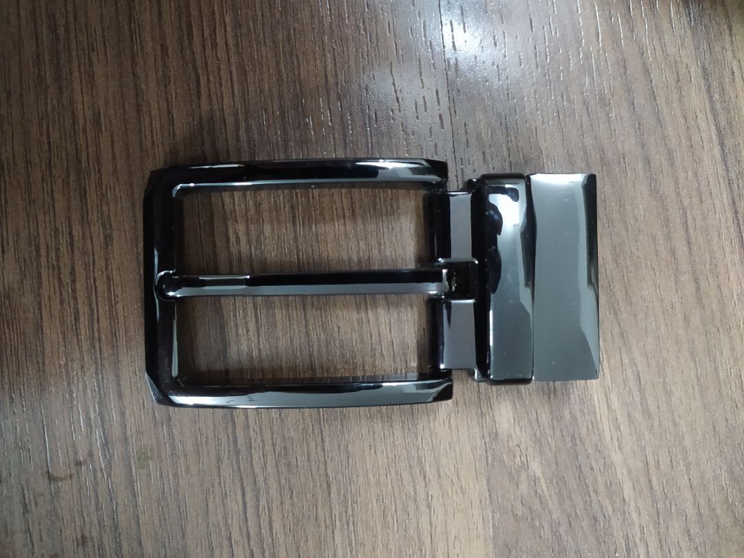 Hàng nhận được nhìn màu hơi khác so với ảnh, đặt miếng màu bạc nhưng ship miếng màu đen, chất lượng dùng được thời gian mới biết được.