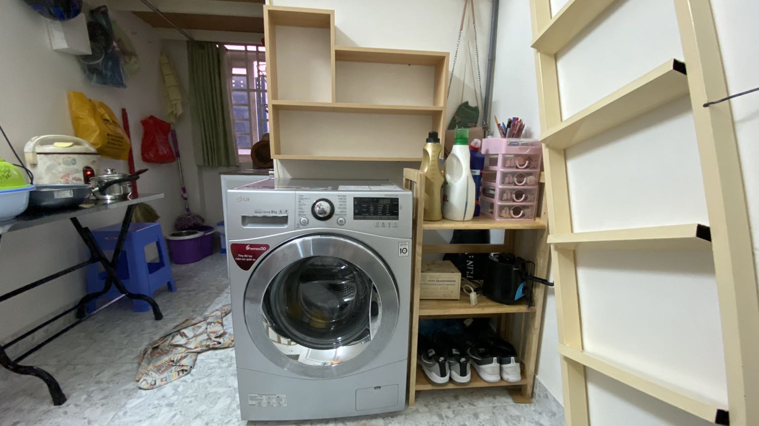 Sp đóng và gói hàng kĩ, có hd lắp ráp chi tiết. Tủ khá đẹp và chắc chắn. Co một lỗi nhỏ là thanh ngang giữa đục ngược lỗ ốc, nhưng cũng ko phải lo vì đã có miếng dán che ốc