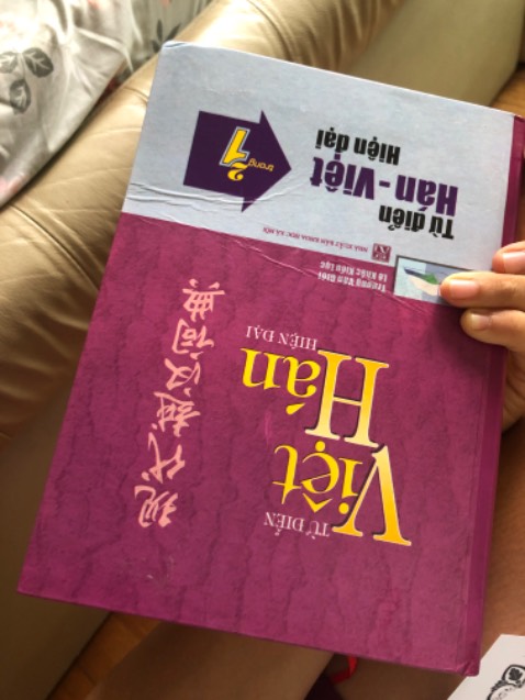 Hàng ok, chất lượng tuy nhiên có thể do vận  chuyển bìa sách bị cong