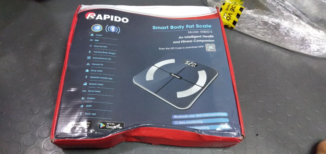 hàng giao nhanh. nhưng bị móp vỏ. cũng may là hàng ko sao lành lặn. Dùng rất hài lòng. có phiếu bảo hành, có pin đầy đủ em thư ngỏ của shop( shop dùng thư ngỏ đẹp đẹp hơn chút, thiết kế sơ sài, chữ in bị mờ.