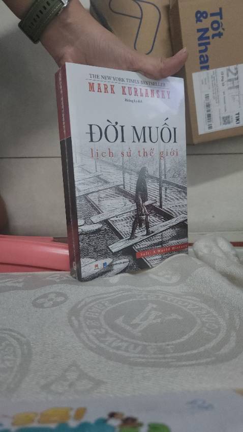 Giao nhanh, sách mới nguyên seal có kèm bookmark