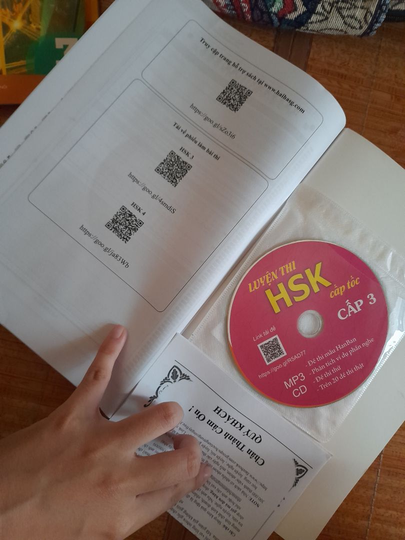 Giao hàng nhanh, gói hàng cẩn thận, sách rất mới, nội dung bổ ích, trình bày đẹp, dễ hiểu, đề hay, có cả hưỡng dẫn thi rất chi tiết, tặng kèm đĩa CD