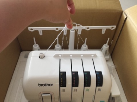 Mua máy mới mà Tiki giao hàng đã qua sử dụng thật không chấp nhận được, chỉ thừa còn lưu lại trên máy rất nhiều, bọc trùm máy nhăn nhúm. Tôi đang lo hàng đổi trả có phải hàng mới hay không nữa. Muốn hoàn tiền để mua máy chỗ khác thì Tiki bảo là chính sách Tiki không có hoàn tiền, vậy Tiki có chính sách bán hàng mới nhưng giao hàng second hand hay sao? Không hiểu sao nhà cung cấp này đã có nhiều khách hàng phàn nàn giao hàng second hand mà vẫn còn tồn tại trên Tiki.
Giá đại lý khác 6,7tr, Tiki là 6,9tr mà lại gặp phải hàng cũ. Thật là một trãi nghiệm tồi tệ. Mua hàng Nguyễn Kim bấy lâu nay chưa bao giờ bị như vậy.