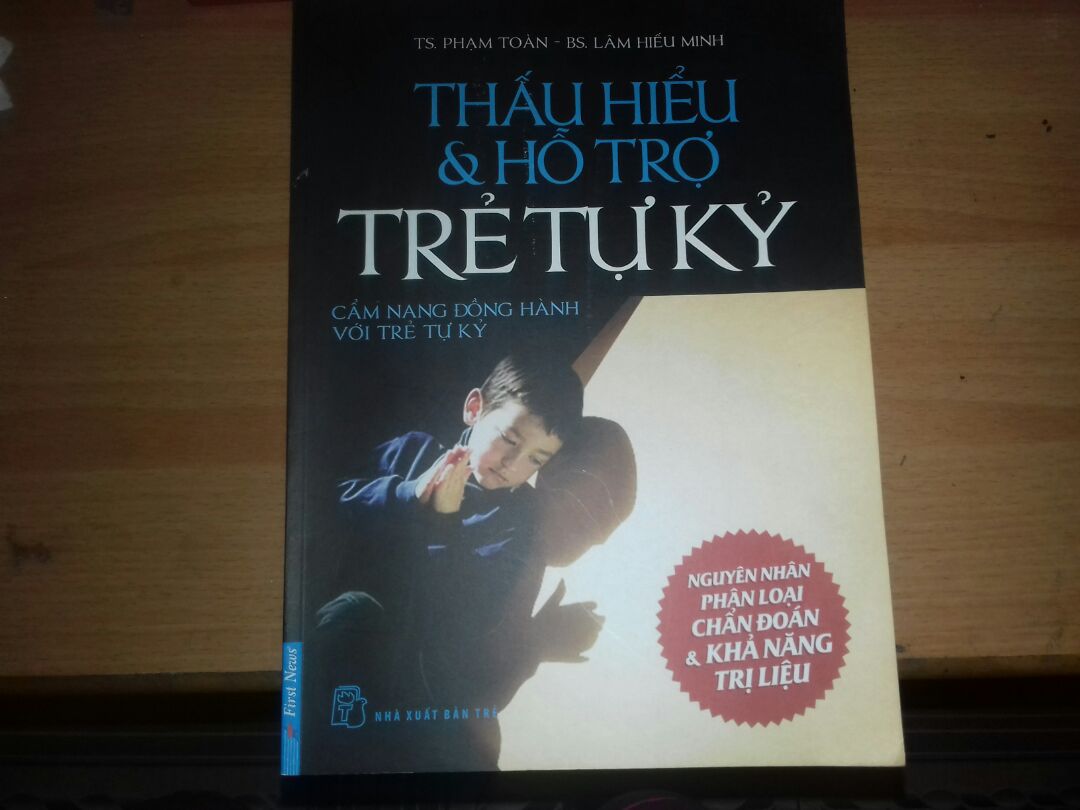 Sách đẹp, được in màu hoàn toàn. Nội dung khá chi tiết, có dẫn chứng, số liệu và ví dụ cụ thể. Là cuốn tài liệu thiết thực với phụ huynh, gv, nhà trị liệu và tất cả những ai quan tâm cũng như đã và đang đồng hành với trẻ tự kỷ trong hành trình hòa nhập cộng đồng.