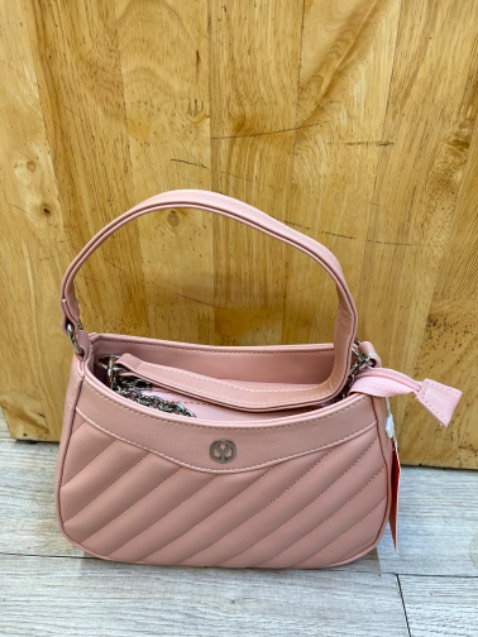 Sp đẹp chất liệu tốt form chuẩn màu xinh qá tr nên mn có thể mua nha oce lắm á 🥰