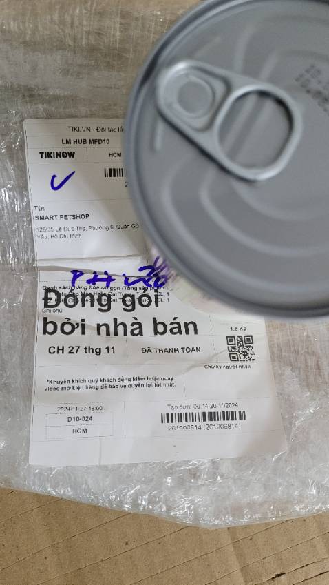 Mèo chịu ăn, có vẻ như là thích lắm, meo meo 🐱