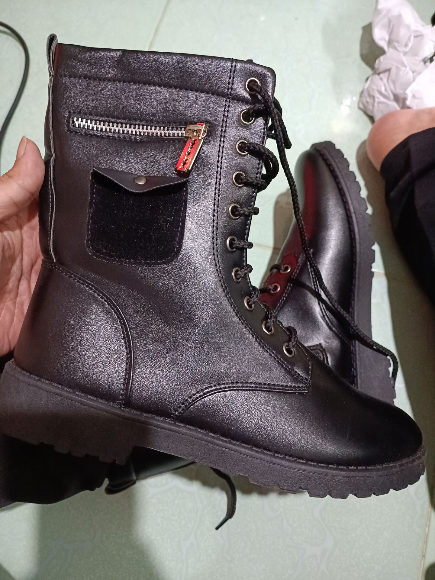 giao hàng nhanh . đúng size nhưng ko đúng mẫu như hình . yêu cầu shop xem lại