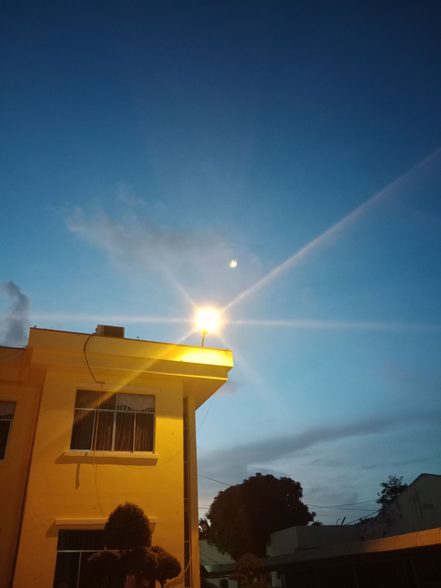 mình khá là ưng loại này,mua cho cơ quan dùng, viết êm tay và đặc biệt là ký tên mướt lắm á. đóng gói cẩn thận,giao hàng nhanh.