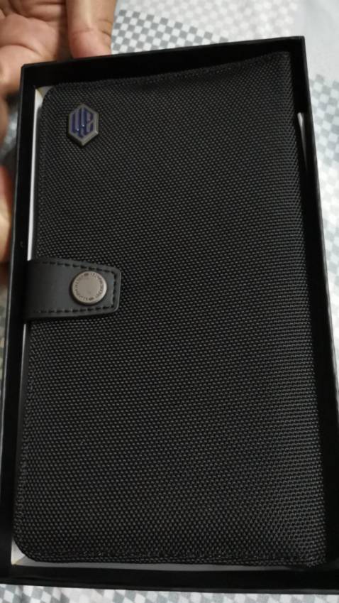 Mình mua cho ông xã , và ông xã đã rất hài lòng vì sản phẩm nhỏ vừa túi quần 😁, không bị cấn khi bỏ vô túi . Nói chung sản phẩm sử dụng tốt