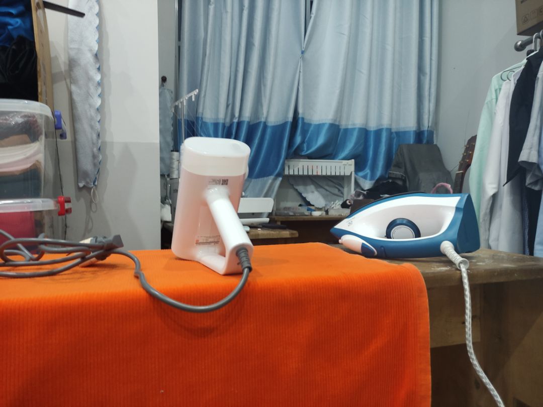 sp đẹp, rất dễ sử dụng. Tuy nhiên so với bàn ủi truyền thống thì k phẳng phiu bằng. Thích hợp cho quần áo ủi k cần ly, hoặc áo thun giặt bằng máy giặt.